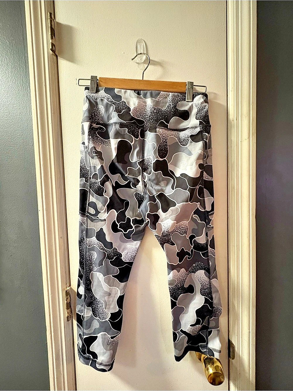avia Camo Leggings in Black & Gray size small like new